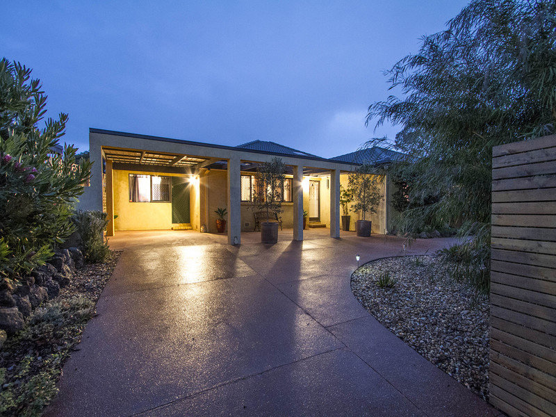 10 Minton Drive, Frankston, Vic 3199 Property Details