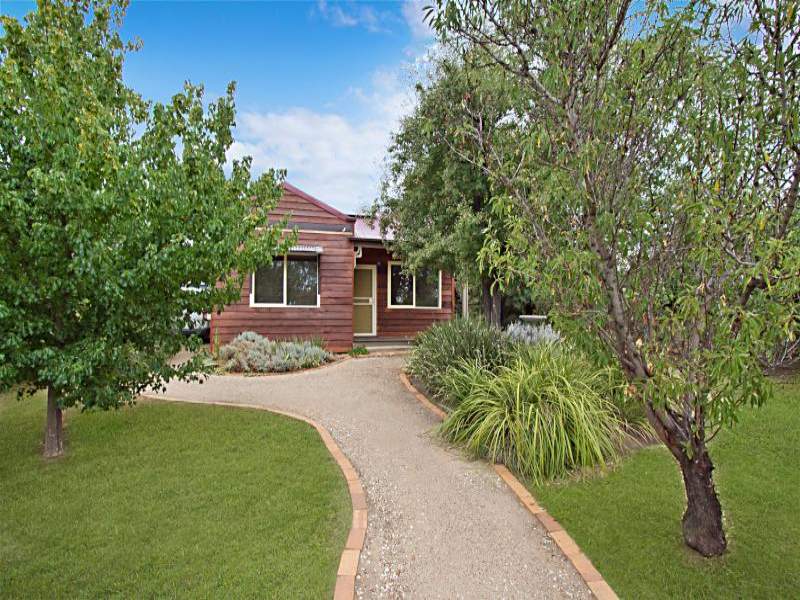 10 Adams Street, Castlemaine, Vic 3450 Property Details