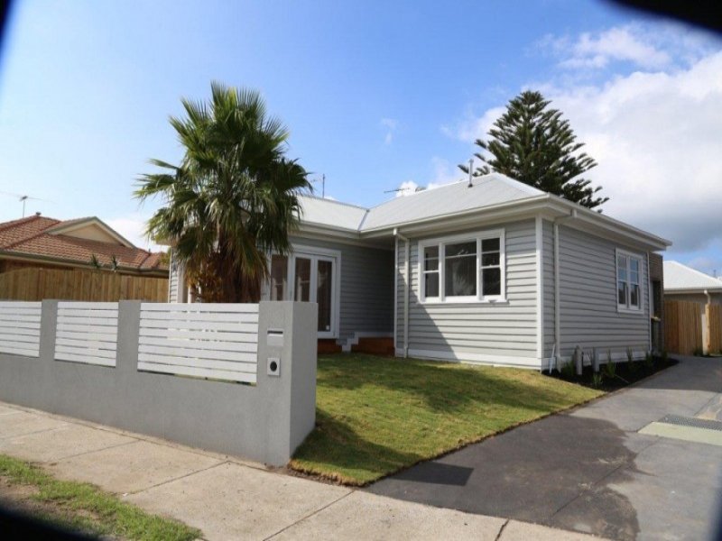 1/2 Bracken Grove, Altona, Vic 3018 Property Details