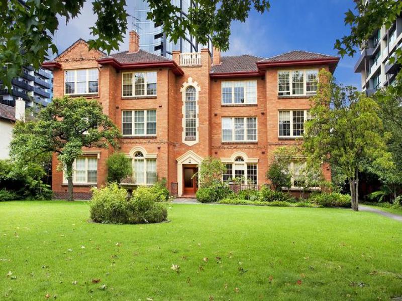 12/18 Queens Road, Melbourne, Vic 3004 Property Details