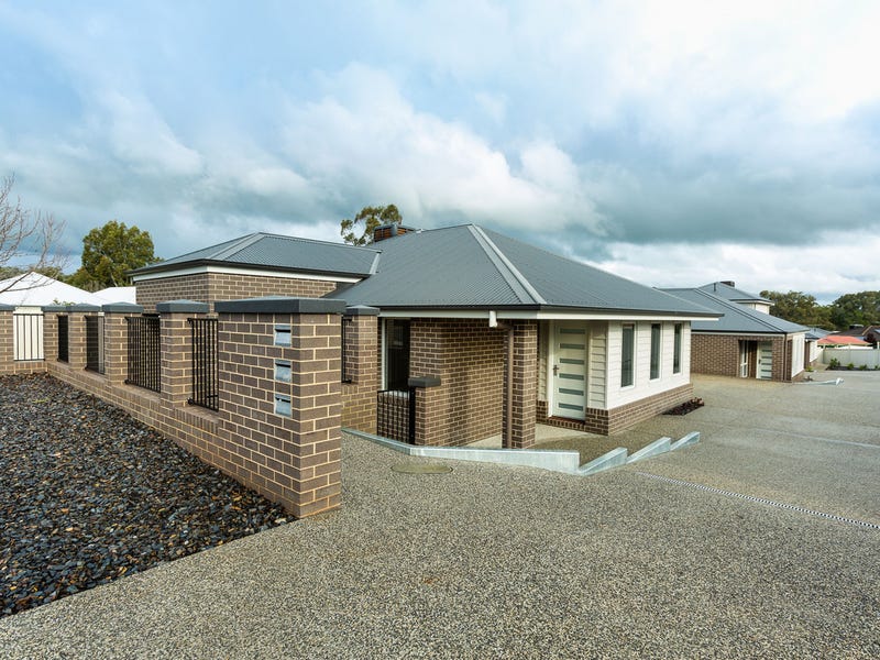 2/52 Fairway Gardens Road, Thurgoona, NSW 2640