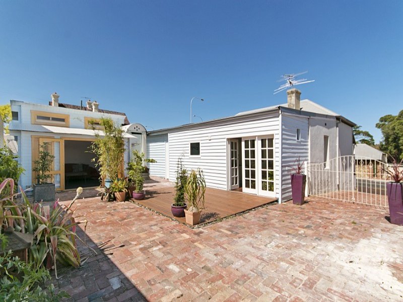 172 Hampton Road, Beaconsfield, WA 6162 Property Details