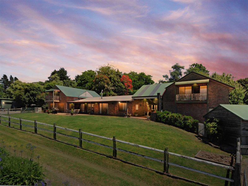 220 Tourist Road, Beaumont, NSW 2577