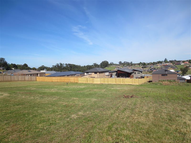 102 Jackson Drive, Drouin, VIC 3818