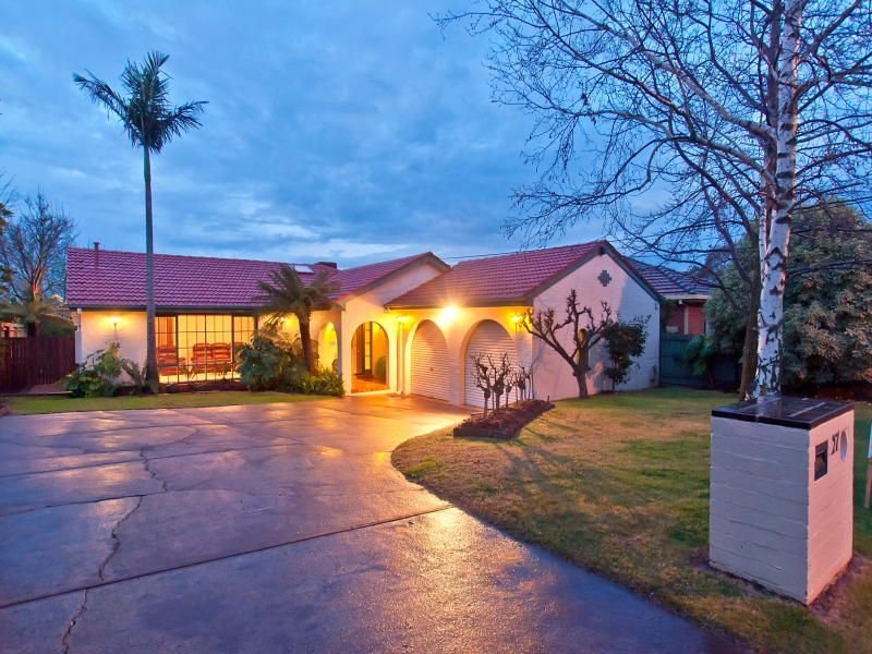 27 Remington Drive, Glen Waverley, VIC 3150