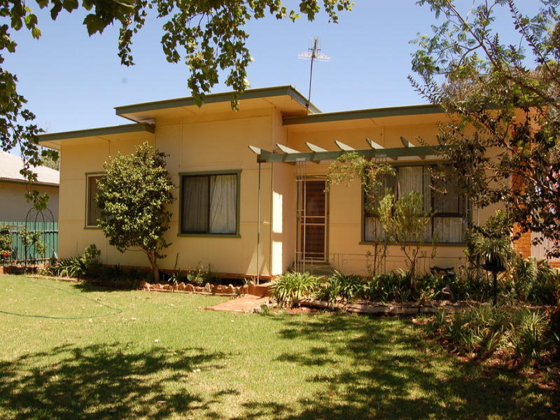 24 Napier Street, Goolgowi, NSW 2652 Property Details