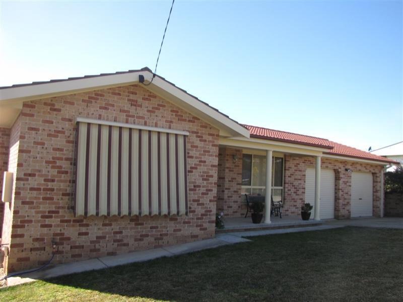 18 Lockhart Street, Adelong, NSW 2729 Property Details