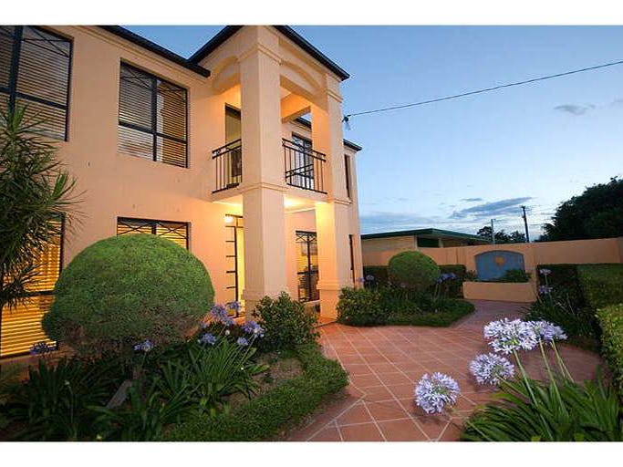 34 Sunshine Boulevard, Broadbeach Waters, QLD 4218