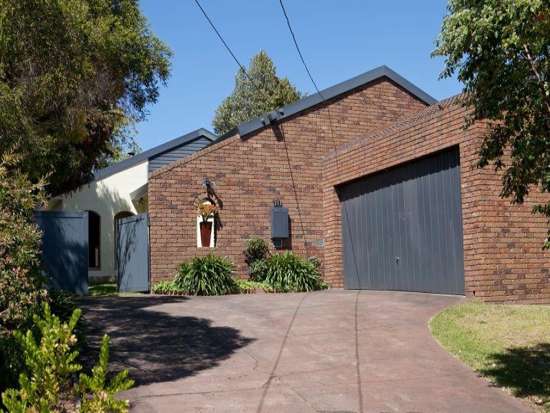 212 Outlook Drive, Dandenong North, VIC 3175