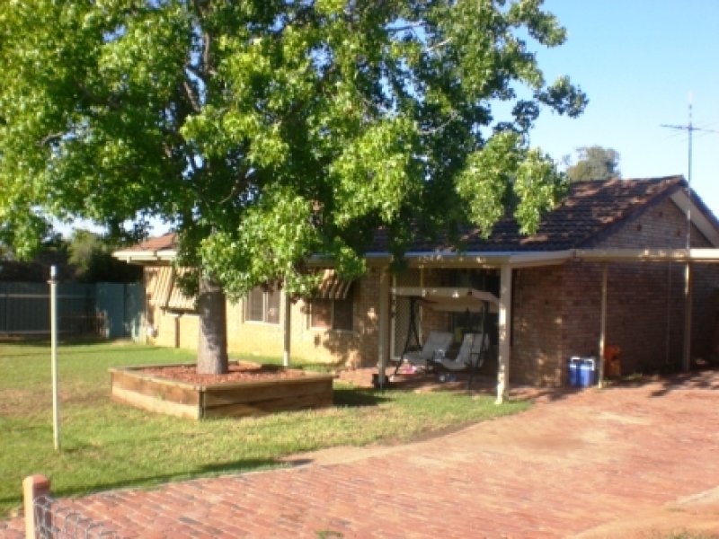 135 Hammer Street, Howlong, NSW 2643