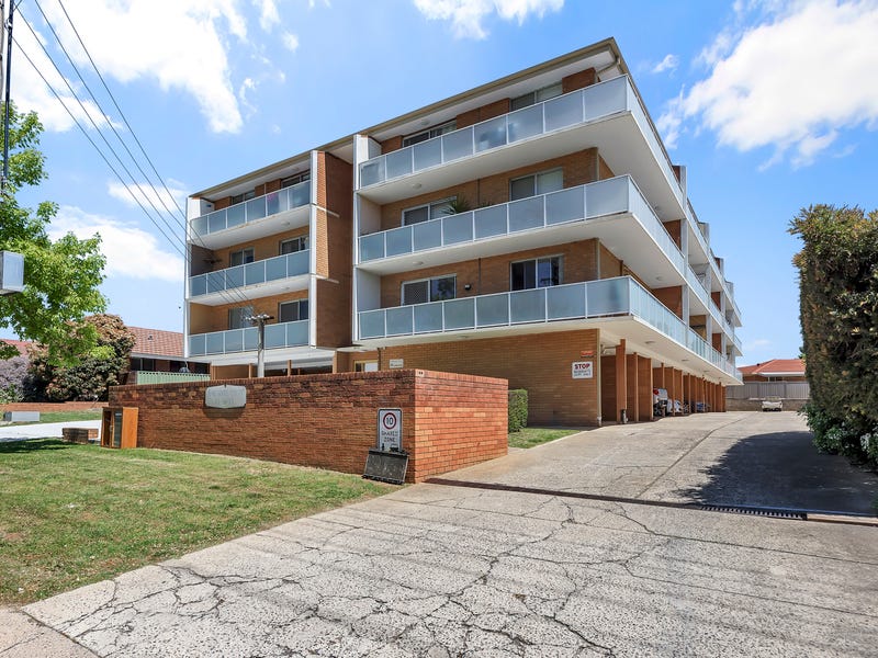 4/11 McKeahnie Street, Queanbeyan, NSW 2620 Property Details