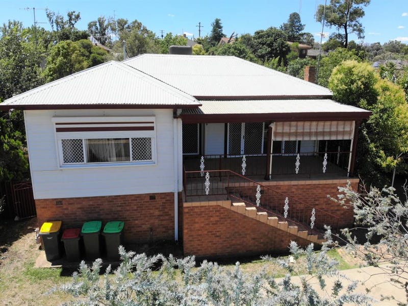 129 Edwards Street, Young, NSW 2594