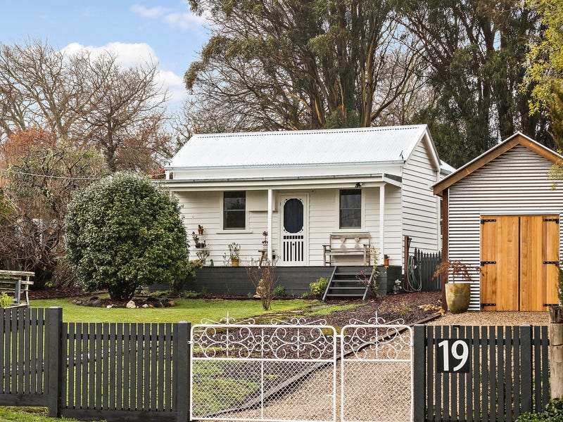 19 Queensberry Street, Daylesford, Vic 3460 House for Sale
