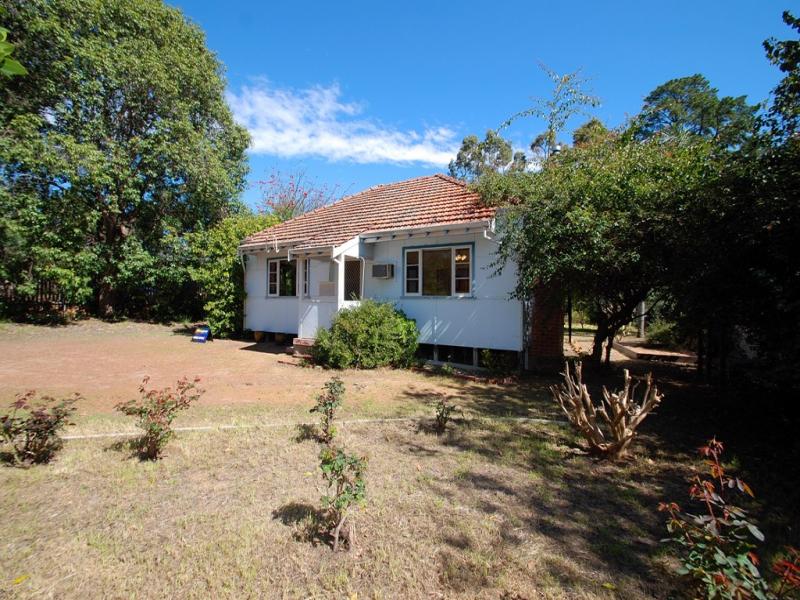 304 Lesmurdie Road, Lesmurdie, WA 6076