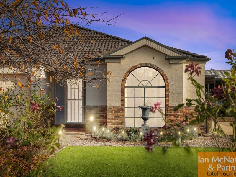 18 Jasmine Gardens, Jerrabomberra, NSW 2619