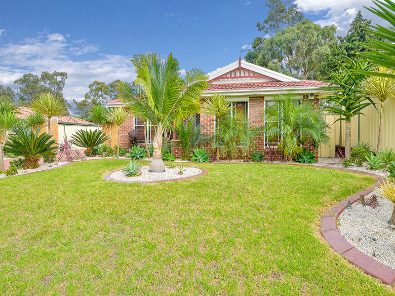 10 Fiveash Street, St Helens Park, NSW 2560