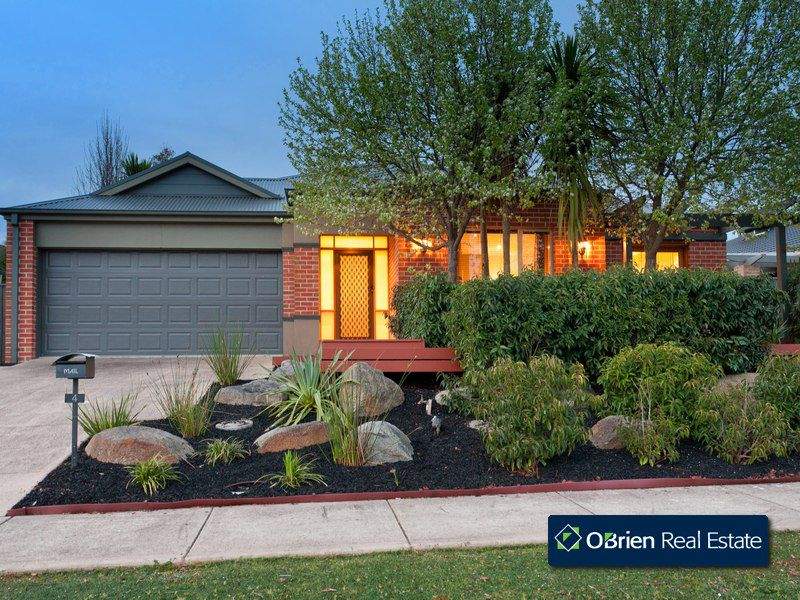 4 Chase Boulevard, Berwick, VIC 3806