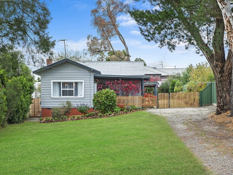 4 Jones Avenue, Mount Clear, VIC 3350