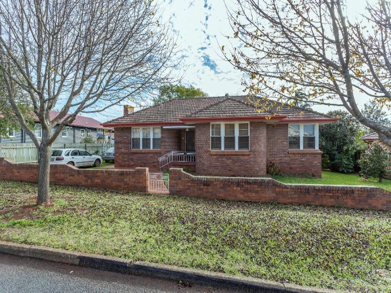 17 Henderson Street, Newtown, Qld 4350 Property Details