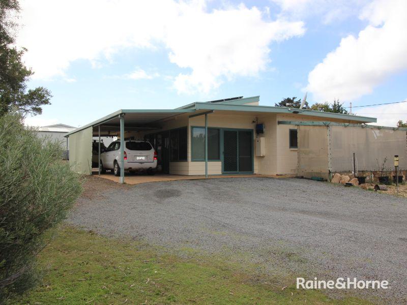6 Flinders Avenue, Coffin Bay, SA 5607