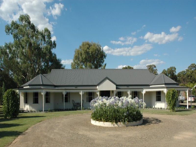 24 WOODLAND GROVE, Wangaratta, Vic 3677 Property Details