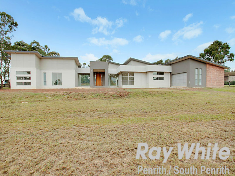 13 Twin Creeks Drive, Luddenham, NSW 2745