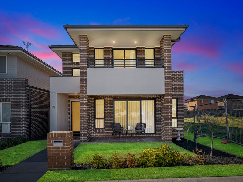 Houses for Sale in Austral, NSW 2179