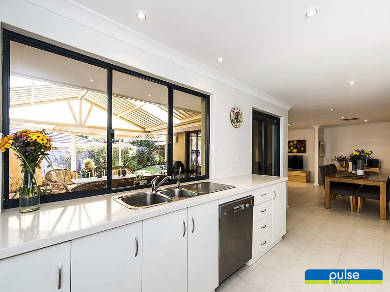 8 Lysons Way, Bateman, WA 6150 Property Details