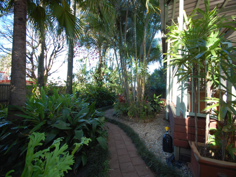 133 Bamboo Avenue, Benowa, Qld 4217 Property Details