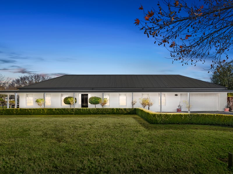17 Grange Drive, Lysterfield, VIC 3156