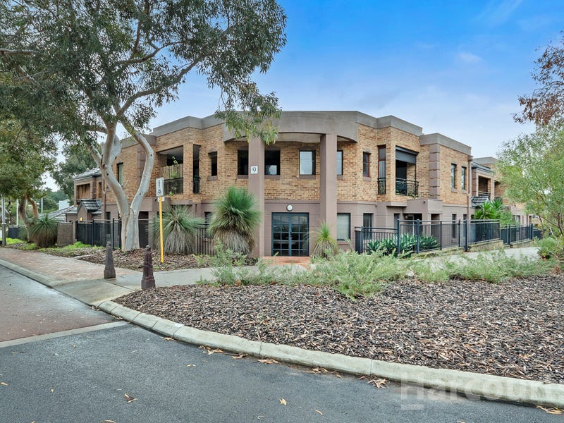 1/9 Lakeside Drive, Joondalup, WA 6027 House for Sale