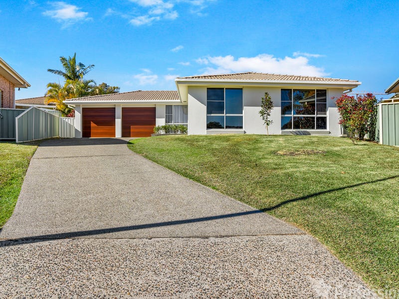 16 Burke Close, Forster, NSW 2428