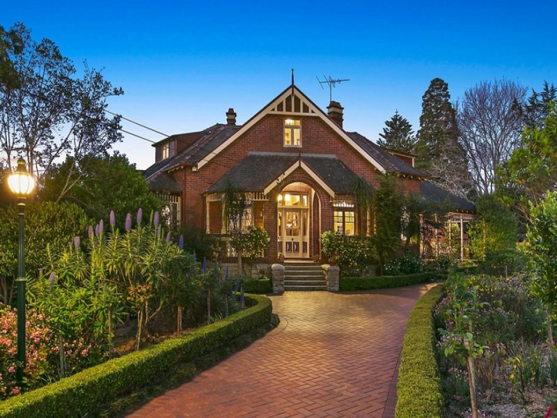 14 Burns Road, Wahroonga, NSW 2076