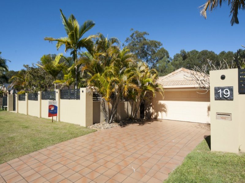 19 Clubhouse Drive, Arundel, QLD 4214