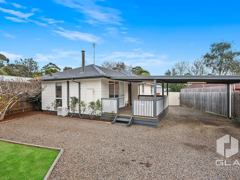 8 Meadow Cres, Badger Creek, VIC 3777