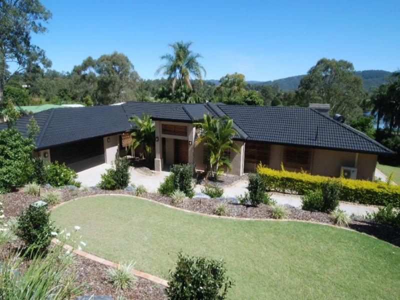 33 Ruth Terrace, Oxenford, Qld 4210 Property Details