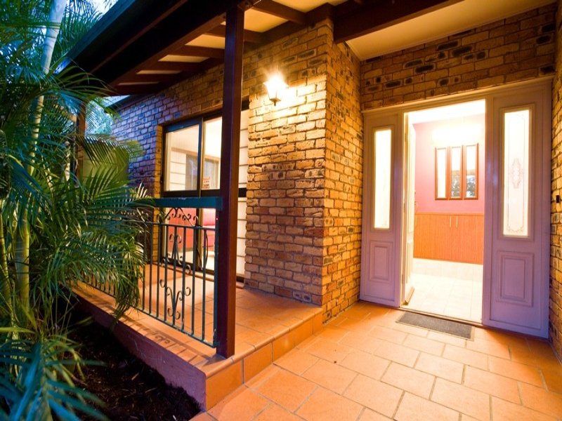 7 Raymore Court, Carindale, Qld 4152 Property Details