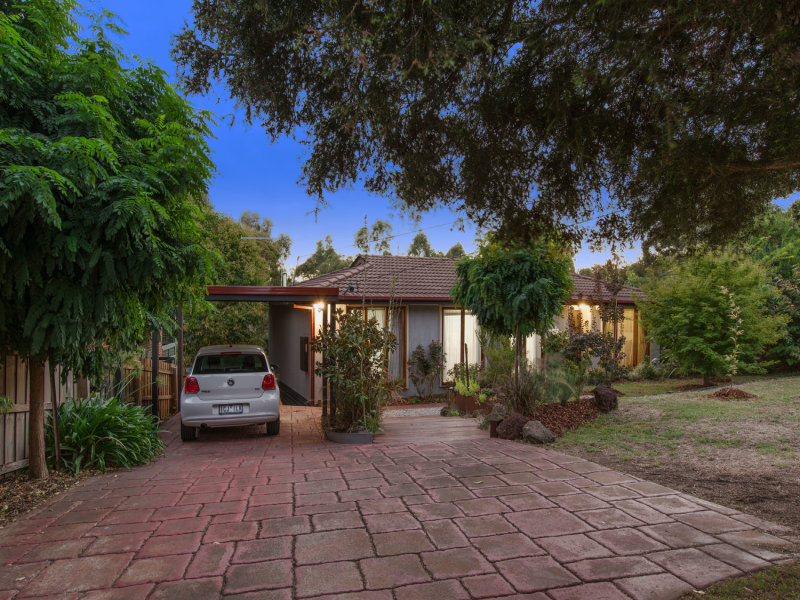 63 Esther Crescent, Mooroolbark, Vic 3138 Property Details