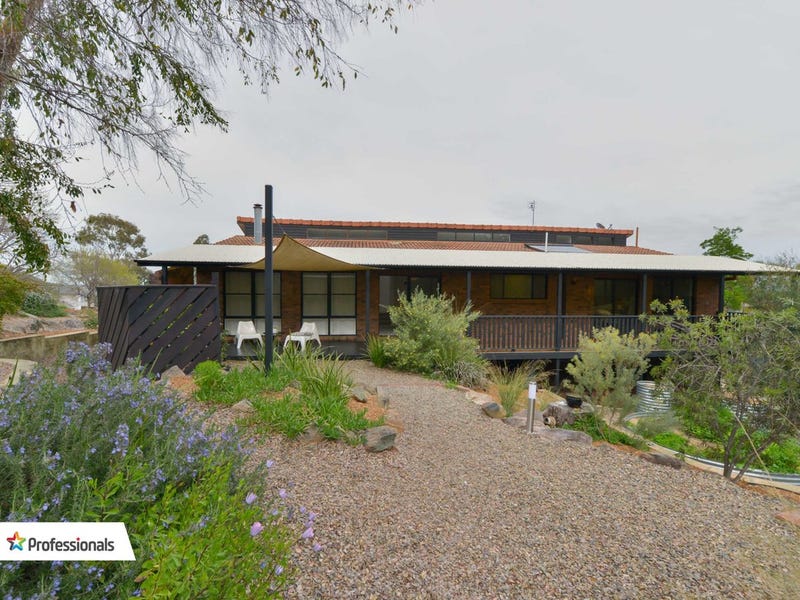 1 Woodburn Way, Tamworth, NSW 2340 Property Details