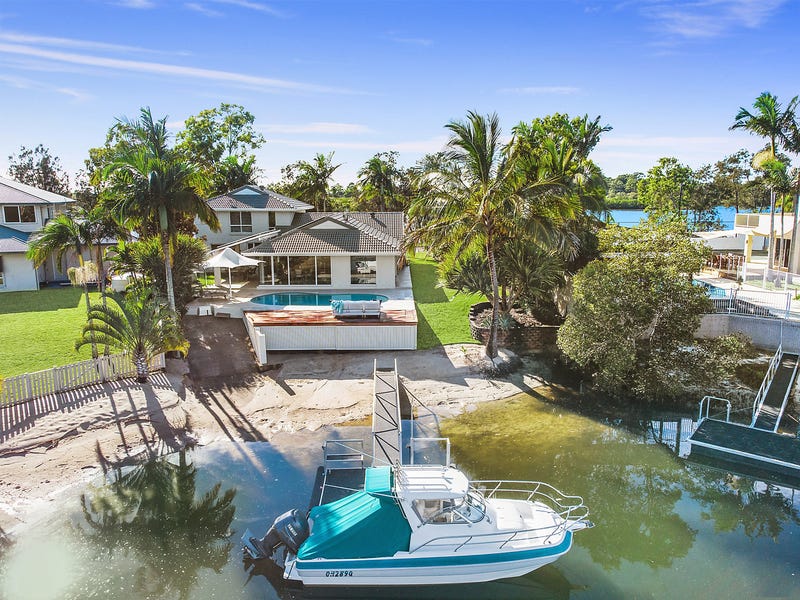 15 Crystal Waters Drive, Tweed Heads, NSW 2485 15 Crystal Waters Drive, Tweed Heads, NSW 2485