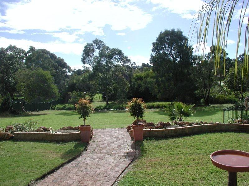 36 Carob Tree Place, Lesmurdie, WA 6076 Property Details