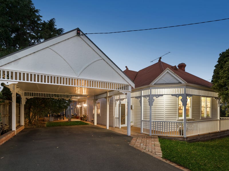 35 Reginald Street, Quarry Hill, VIC 3550