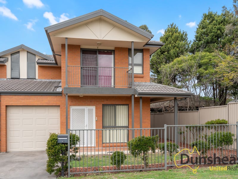1/2 Myee Road, Macquarie Fields, NSW 2564