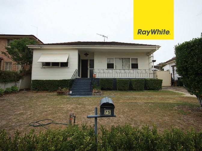 75 Bradbury Avenue, Campbelltown, NSW 2560
