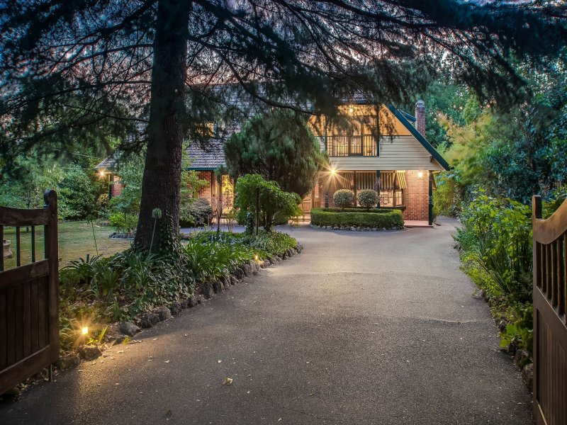 2 Patricia Avenue, Montrose, Vic 3765 Property Details