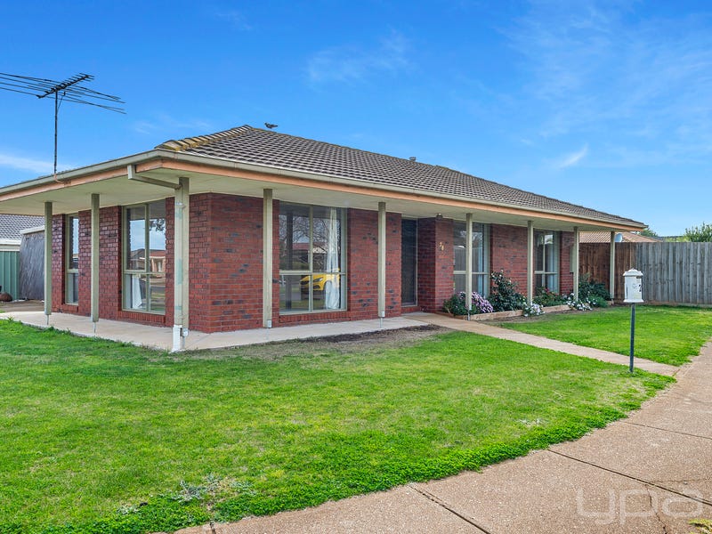 28 Denny Place, Melton South, VIC 3338
