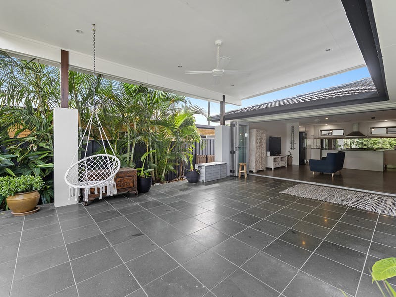 45 Mallawa Drive, Palm Beach, QLD 4221