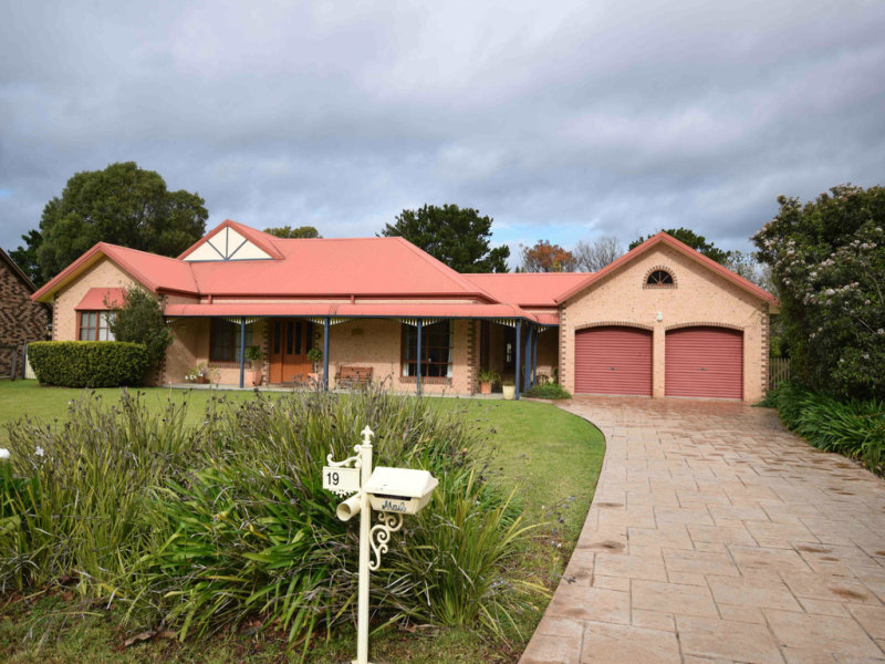19 Rouse Avenue, Cambewarra Village, NSW 2540
