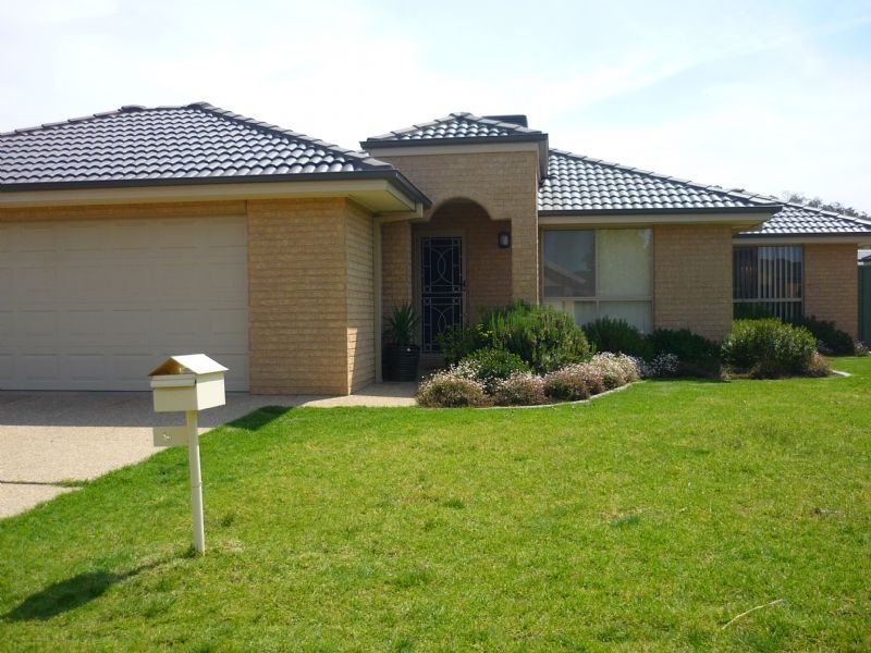 9 Robbins Drive, East Albury, NSW 2640