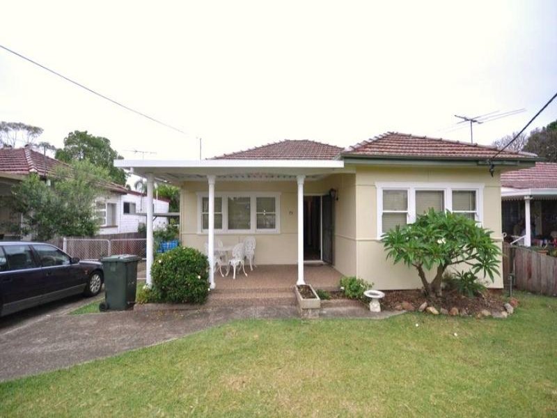 73 Edna Avenue, Merrylands West, NSW 2160 73 Edna Avenue, Merrylands West, NSW 2160